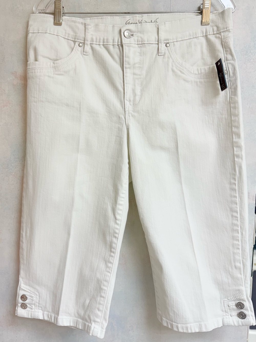 Gloria Vanderbilt Skimmer,  Capri, Cropped Pants; size 10, White, NWT, Stretch